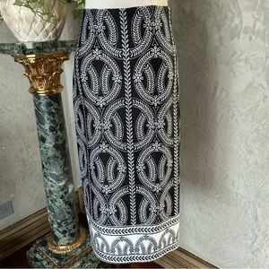 NYC Elegant Black and White Patterned Pencil Skirt
